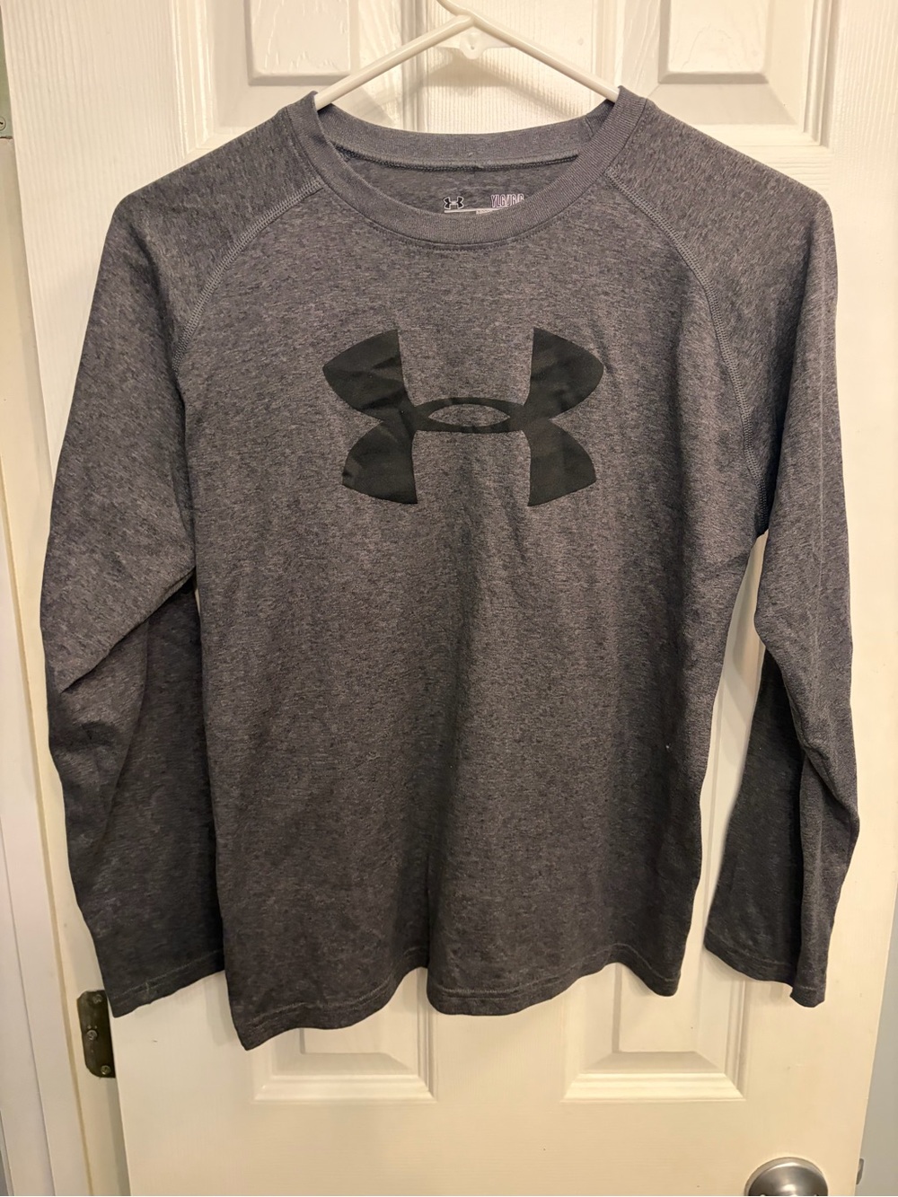 Under Armour Boy’s HeatGear Loose Fit Gray top- YLG